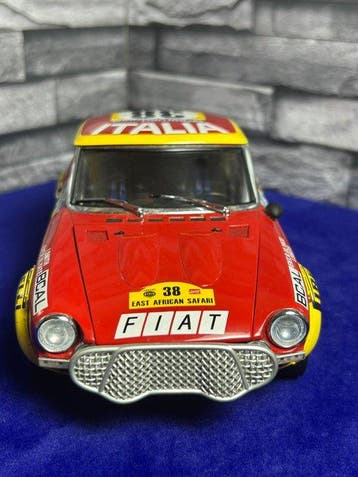 Sunstar 1:18 - Modelauto - Fiat 124 Abarth Rally – East