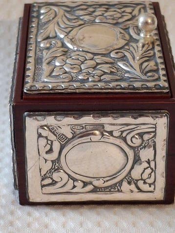 Boîte - Boîte à couvercle en bois de palmier, revêtue