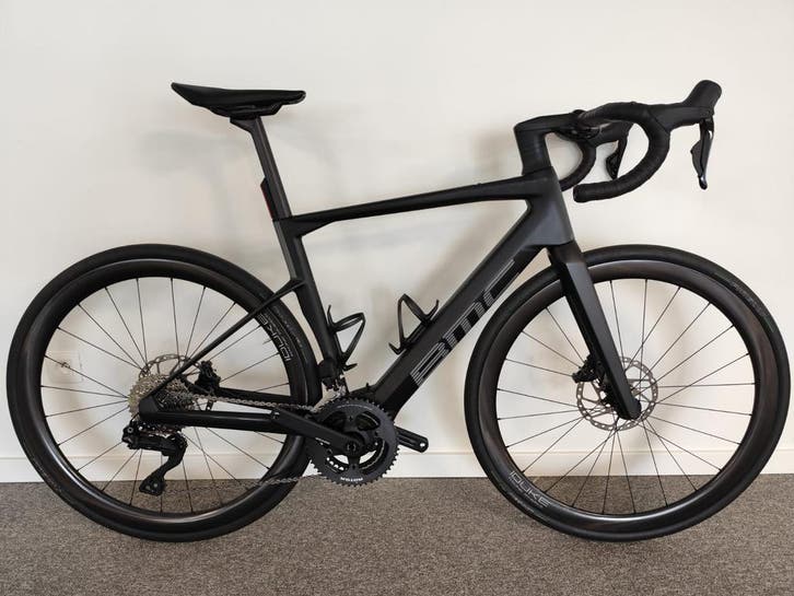 BMC Roadmachine 01 AMP Three maat 54 E-race, Fietsen en Brommers, Elektrische fietsen, Zo goed als nieuw