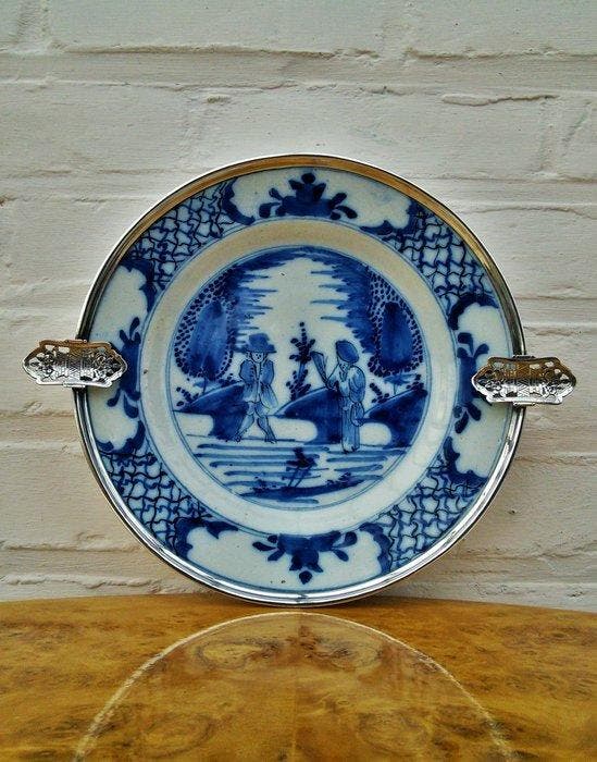 Bord - Zeldzaam decor met Chinese figuren; man en geisha,, Antiek en Kunst, Antiek | Glaswerk en Kristal