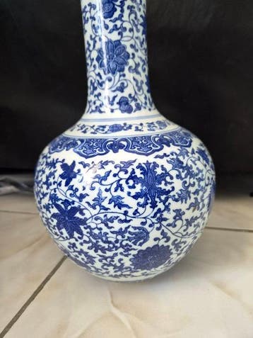 Grote Chinese vaas van porselein in blauw-wit – Merk