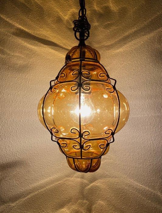 Gekooide hanglamp - Glas en metaal - Venetiaanse lamp, Antiquités & Art, Curiosités & Brocante