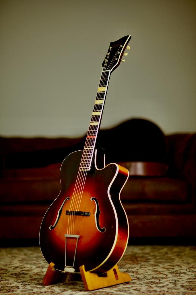 Hoyer Special Archtop Vintage Jazz 1953 | Cherry Sunburst, Musique & Instruments, Instruments à corde | Guitares | Acoustiques