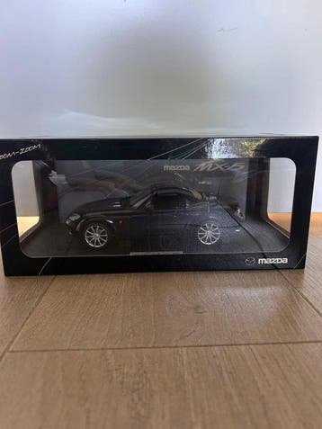 Gateway Global 1:18 - Cabriolet miniature - Mazda MX-5 -