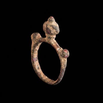 Middeleeuws Brons Zeldzame Joodse Beit HaMikdash-ring –