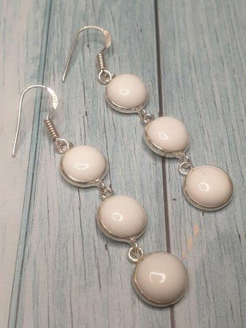 Zilver, Witte koraalkabochons - Hangoorbellen - 6 cm lang, Collections