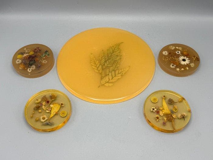 Decoratief ornament (5) - Nederland - Harsobjecten met, Antiek en Kunst, Kunst | Designobjecten