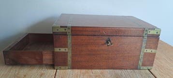 Bureau plat - Acajou/Cuivre. - Texte de campagne des, Antiquités & Art