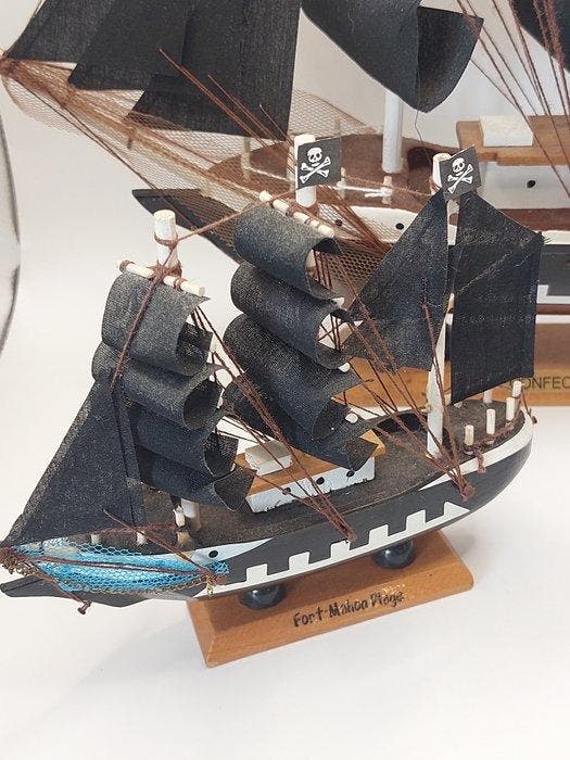 Modelboot (3) - LOlympe, Hobby en Vrije tijd, Modelauto's | 1:5 tot 1:12