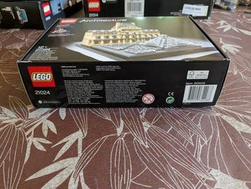Lego Set - 21024 - Architecture - Louvre, Nieuw