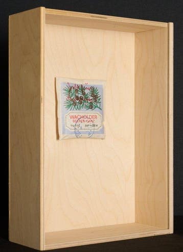 Joseph Beuys (1921-1986) - Signiert Objekt „WACHOLDER“ aus