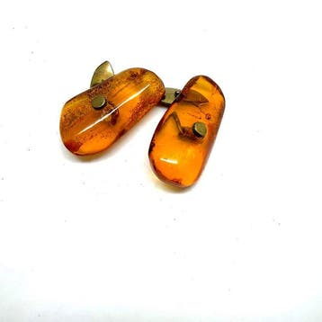 Anciens boutons de manchette avec cabochons en ambre