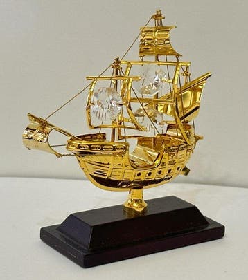 Maqueta de barco con cristal Swarovski y baño de oro de 24