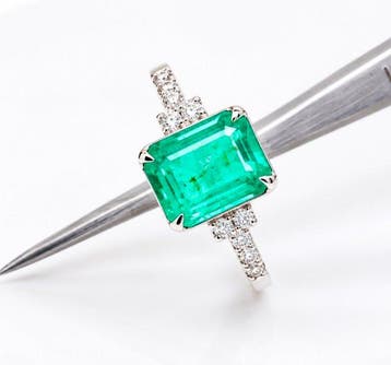 Zonder minimumprijs - Ring Platina - 2.77ct. tw. Smaragd -, Nieuw