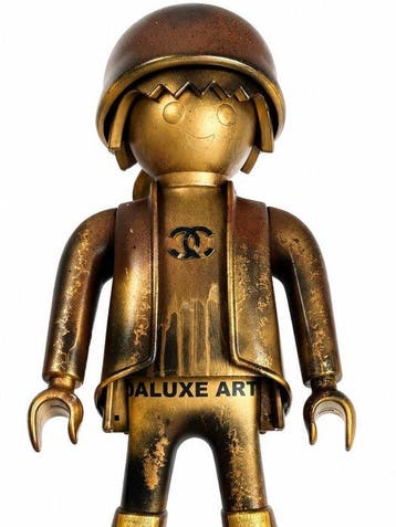 Daluxe Art - 1999 • XXL CC Playmobil Display – 95 cm