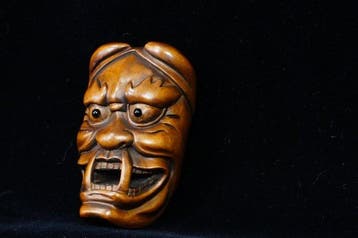 Absolute veiling - Japanse Hannya-masker netsuke door