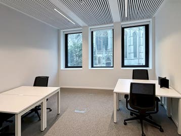 Kantoorruimte voor 5 in Signature City Centre, Verzenden