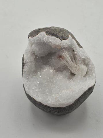 scoleciet Geode - Hoogte: 7 cm- 222 g