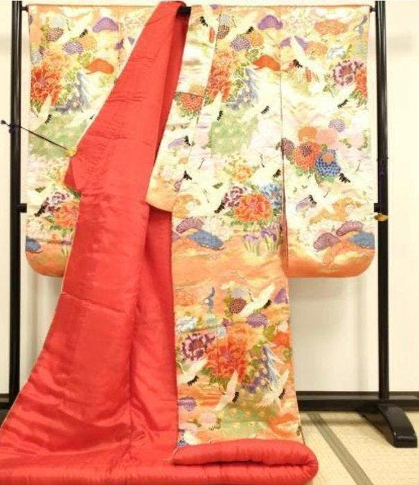 Crèmekleurige en oranje kimono met kraanvogels en, Antiquités & Art, Antiquités | Autres Antiquités