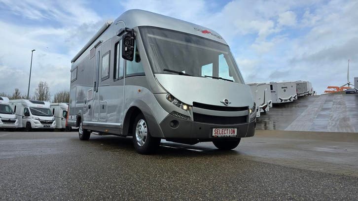 Carthago Chic E-Line I 49 verzorgd met hef- /dwarsbed 07972, Caravans en Kamperen, Mobilhomes, Cassettetoilet, Handgeschakeld