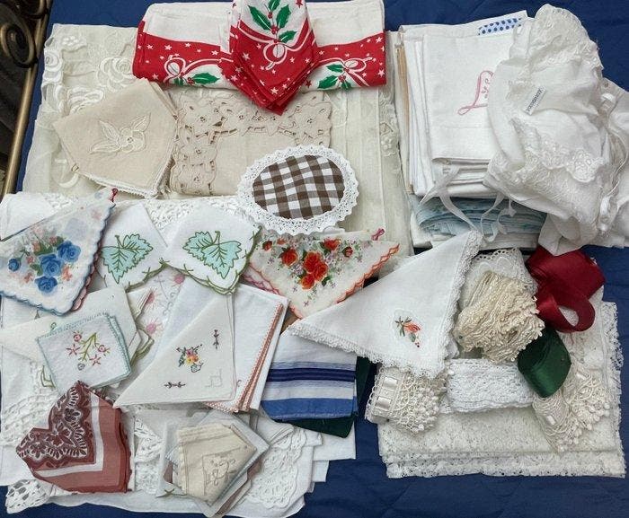 UN TESORO DI MERLETTI ANTICHI (BAMBOLA) - Pop - 1850-1900 -, Antiquités & Art, Antiquités | Jouets