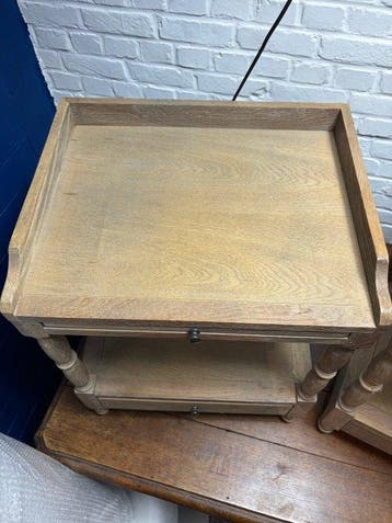 Kast - Eik - Twee houten nachtkastjes of bijzetmeubels, Antiek en Kunst