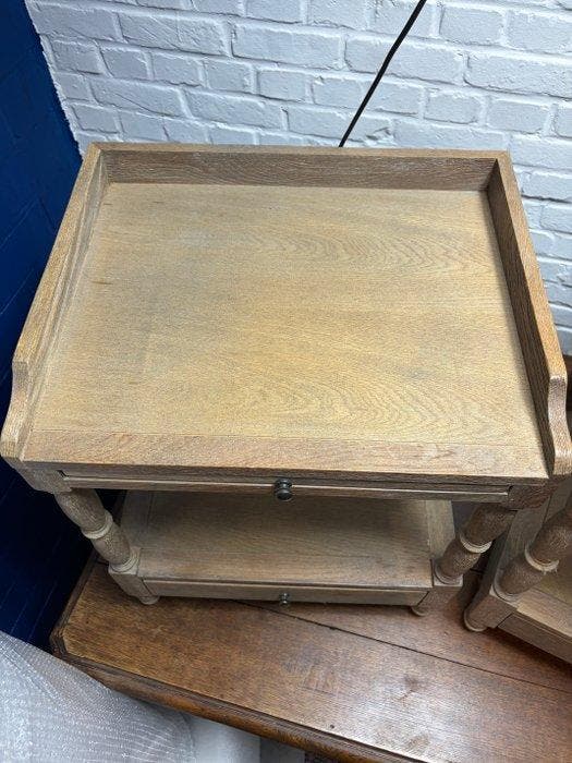 Kast - Eik - Twee houten nachtkastjes of bijzetmeubels, Antiek en Kunst, Curiosa en Brocante