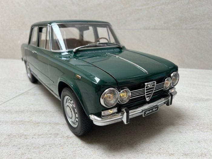 Hachette 1:8 - Modelauto - Alfa Romeo Giulia Super, Hobby & Loisirs créatifs, Voitures miniatures | 1:5 à 1:12