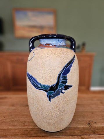 Riessner Stellmacher & Kessel - Vase - Faïence - Ravens, Antiek en Kunst