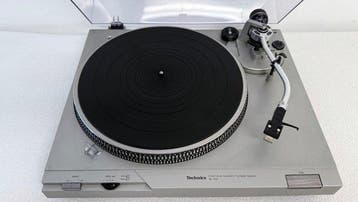 Technics - SL-D2 semi-automatic direct drive Platenspeler