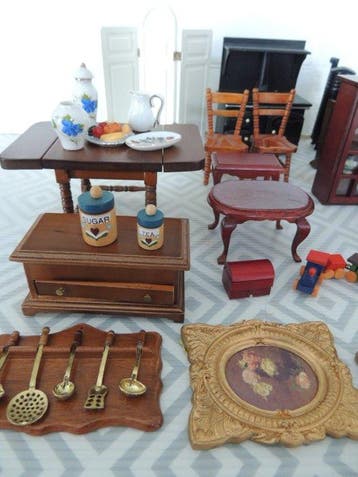Très joli ensemble de miniatures pour maison de poupée 1980