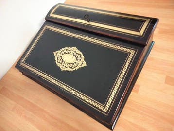 Schrijftafel - eboniseerd hout, palissander, messing