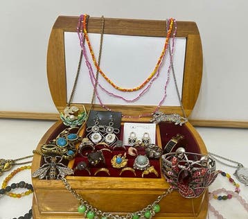 Themacollectie - Een grote collectie sieraden in een, Antiek en Kunst
