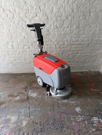 Autolaveuse compacte Hako B12 - Batteries neuves -Destockage, Machine de nettoyage à brosse
