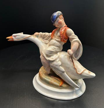 Herend - Beeldje - Gorgeous  the Goose Rider Boy -, Antiek en Kunst