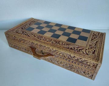 Schaakspel - Groot vintage handgesneden Balinees schaakspel