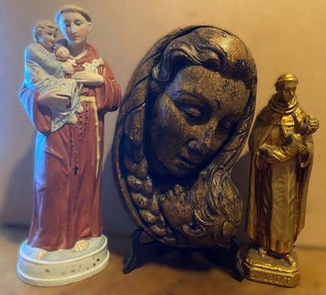 Beeldje - Kavel van 3 religieuze devotionalia – Madonna, Antiek en Kunst