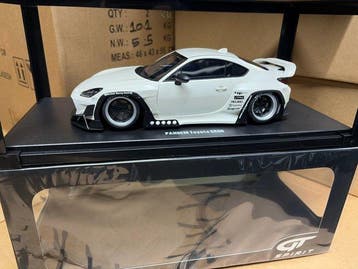 GT Spirit 1:18 - Voiture de sport miniature - TOYOTA GR86