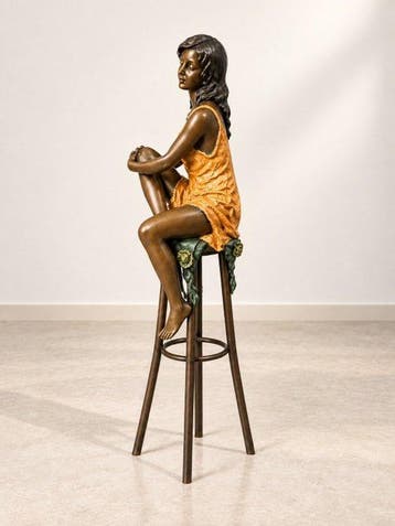 Pierre Collinet - Sculpture, Zittende dame op hoge kruk -