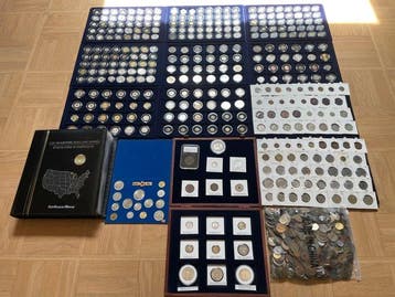 Wereld. Lot de 375 Monnaies du Monde dont 9 argent, coffrets, Postzegels en Munten