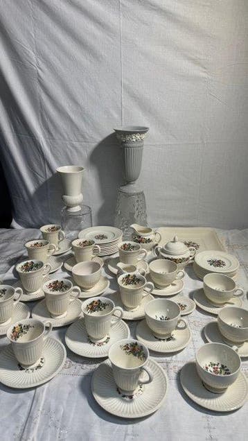 Wedgwood - Tafelservies (68) - Aardewerk