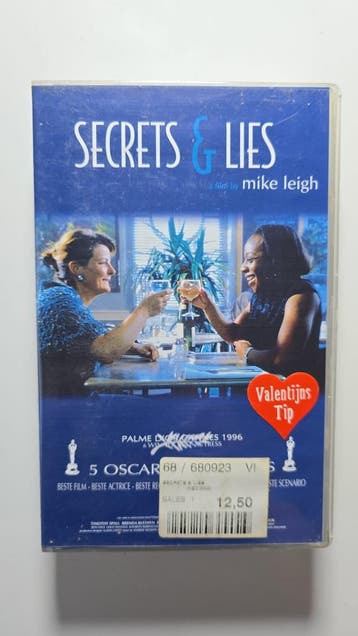 SECRETS & LIES (IN SEAL) (VHS), Gebruikt