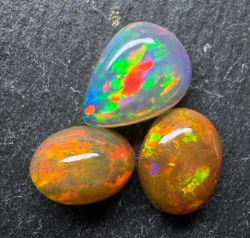 Opaal Cabochons- 1.34 g - (3)