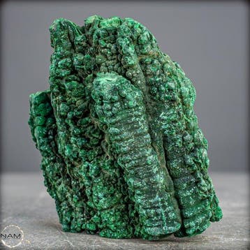 Stalactite naturelle en malachite présentant une structure