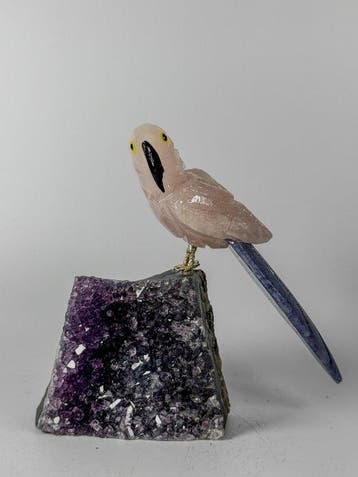 Pièce rare - Perroquet en quartz rose taillé à la main sur