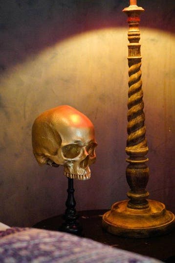 NO RESERVE PRICE - Stunning Replica Of Upper Human Skull on