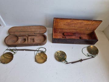 Trebuchetbalans (2) - Smeedijzer, Messing - Het Ancien