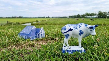 De Porceleyne Fles, Delft - Beeldje - Kleine koe + Friese