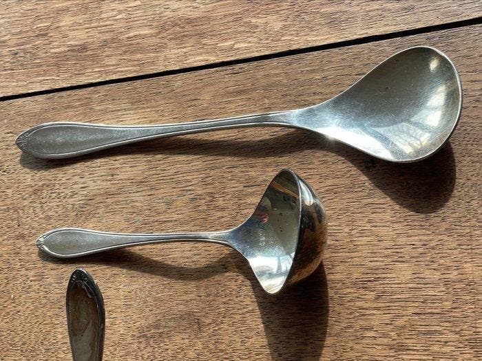 Christofle - Bestekset voor 6 personen (61) - Versailles -, Antiek en Kunst, Antiek | Meubels | Tafels