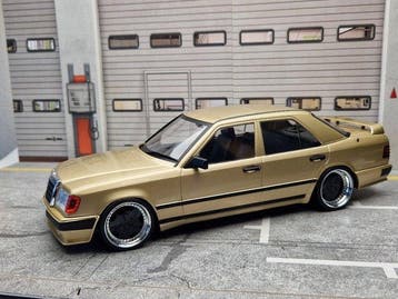 MCG 1:18 - Modelauto - Mercedes Benz E-Klasse W124 - 1990 -
